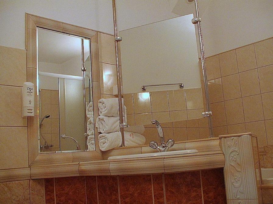 أوبولي Hotel Regius الغرفة الصورة