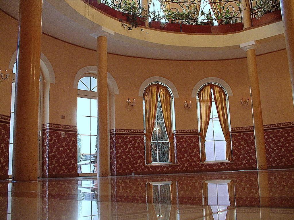 أوبولي Hotel Regius المظهر الخارجي الصورة